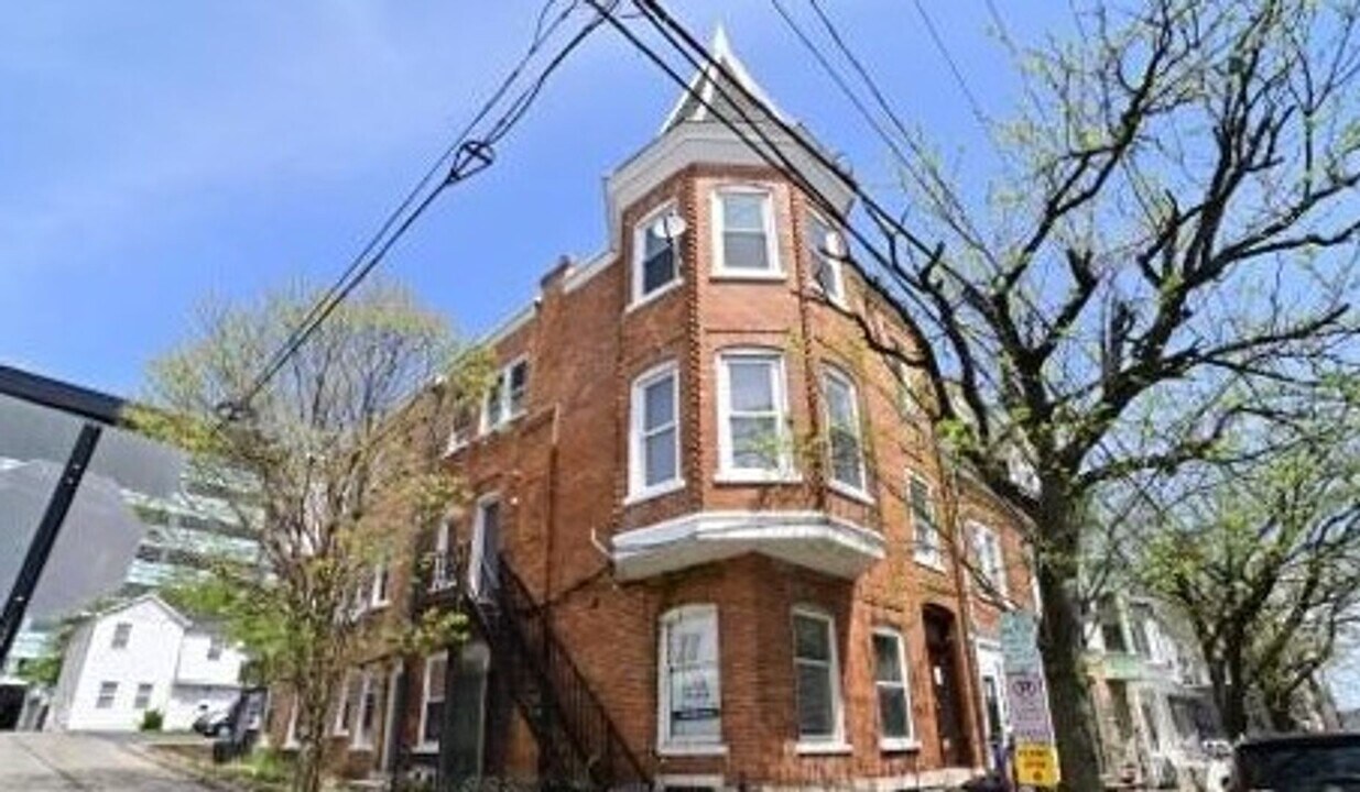 831 Walnut St in Allentown, PA - Building Photo
