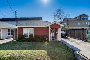 910 W 9th St in Houston, TX - Building Photo