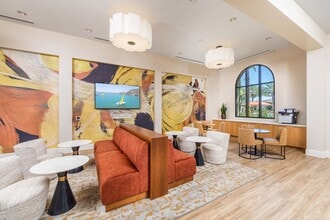 Avella Apartment Homes in Irvine, CA - Foto de edificio - Building Photo