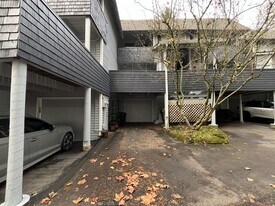 19771 NW Quail Hollow Dr in Portland, OR - Building Photo