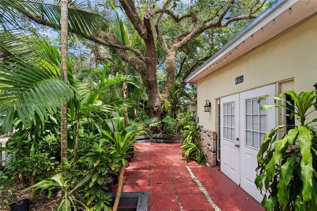 4160 Lybyer Ave in Miami, FL - Building Photo - Building Photo