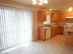 2075 NE Timberwolf Loop in Prineville, OR - Building Photo - Building Photo