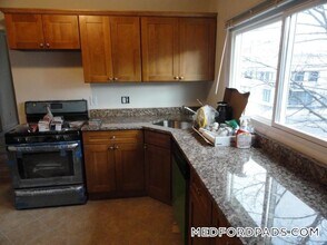 227 Boston Ave in Medford, MA - Building Photo - Building Photo