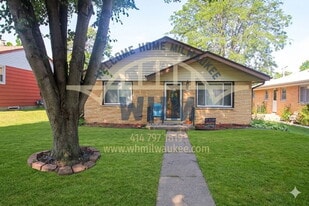 4133 N 99th St in Wauwatosa, WI - Building Photo