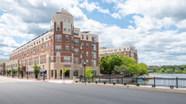 25 Crescent St, Unit 314 in Waltham, MA - Building Photo - Building Photo