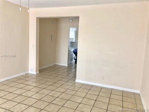 7430 Byron Ave-Unit -7A in Miami Beach, FL - Building Photo - Building Photo