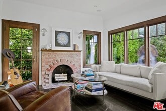 8061 Rosewood Ave in West Hollywood, CA - Building Photo - Building Photo