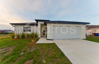 227 Pennfield St in Lehigh Acres, FL - Building Photo