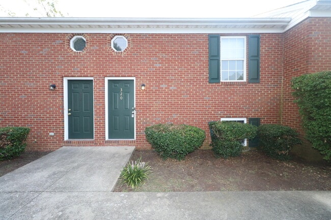 320 Lakeview Dr