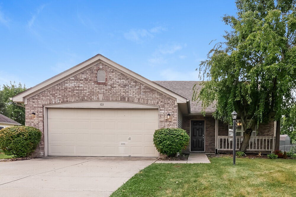 103 Longfellow Ln in Greenfield, IN - Building Photo