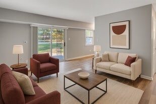 Sunset Heights Apartments in Burlington, NJ - Building Photo