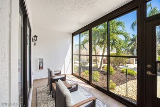 12130 Kelly Greens Blvd in Ft. Myers, FL - Foto de edificio - Building Photo