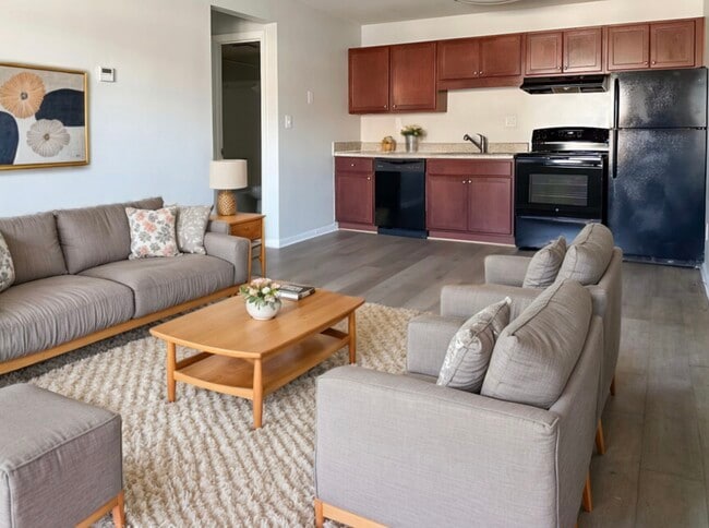 5312 Justin Ct, Unit 808-11-202E in Virginia Beach, VA - Building Photo - Building Photo