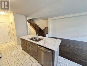 8 Amos Ave in Brantford, ON - Building Photo - Building Photo