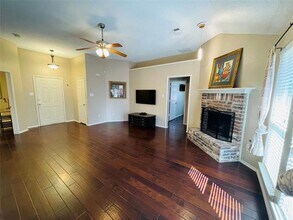 2902 Goldenwave Dr in Rockwall, TX - Foto de edificio - Building Photo
