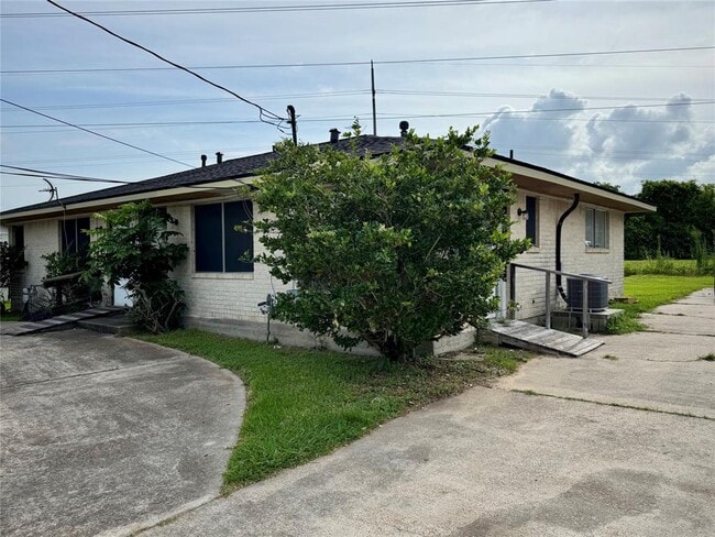 property at 206 Robertson St