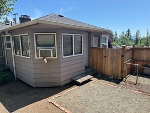435 Riverview Blvd in Springfield, OR - Building Photo - Building Photo