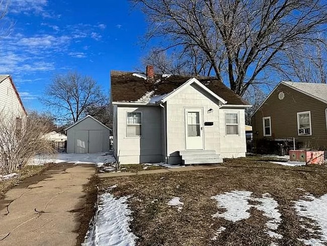 property at 1738 S Topeka Ave