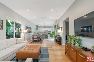 3812 Griffith View Dr in Los Angeles, CA - Building Photo - Building Photo