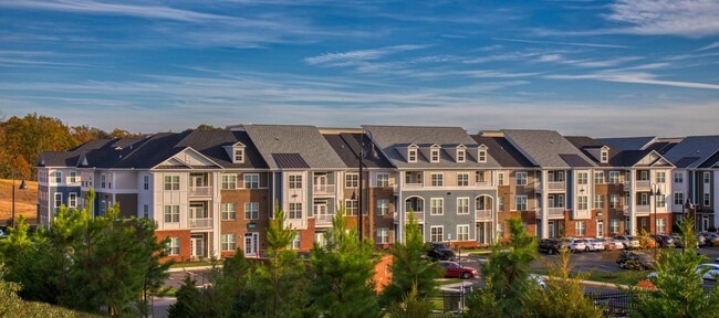 The Allure at Jefferson in Fredericksburg, VA - Foto de edificio - Building Photo