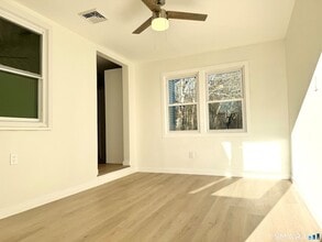 275 Dayton Rd in Trumbull, CT - Foto de edificio - Building Photo