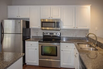 2713 Bay Club Dr in Navarre, FL - Building Photo - Building Photo