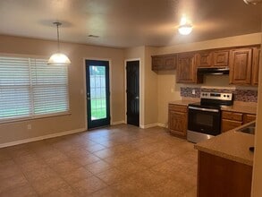 460 Kate Dr in Centerton, AR - Building Photo - Building Photo