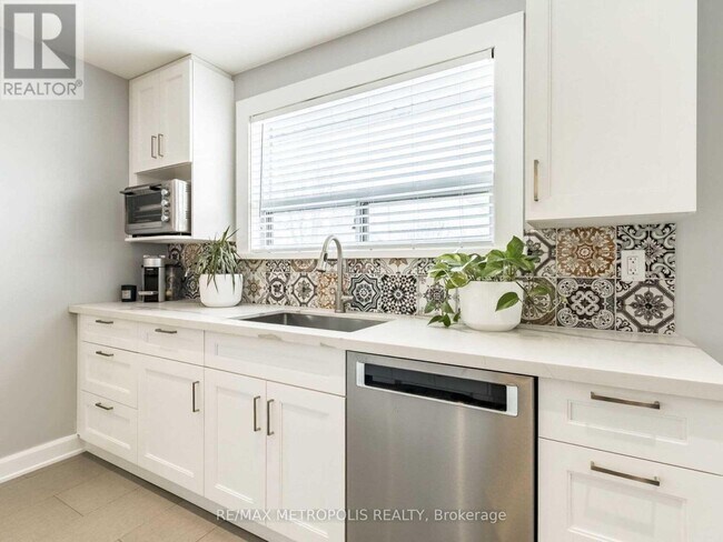 60 Reigate Ave in Brampton, ON - Building Photo - Building Photo