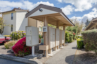 Lakeside Village Condos in Federal Way, WA - Foto de edificio - Building Photo