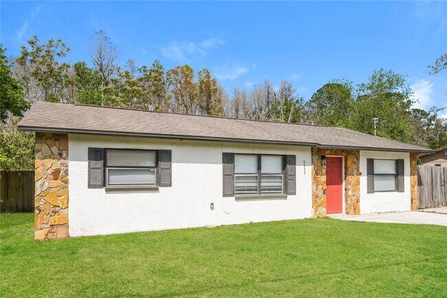 9933 Lake Dr in New Port Richey, FL - Building Photo - Building Photo