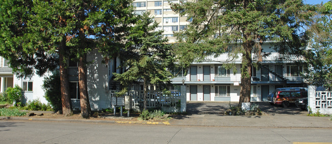 1350 Charnelton St in Eugene, OR - Building Photo - Building Photo