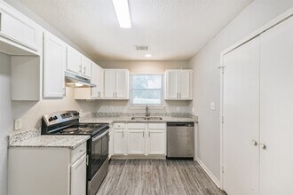 617 Avenue I in Conroe, TX - Building Photo - Building Photo