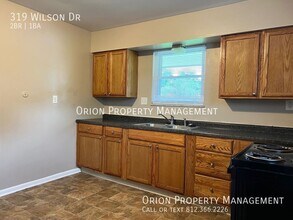 319 Wilson Dr in Bloomfield, IN - Building Photo - Building Photo