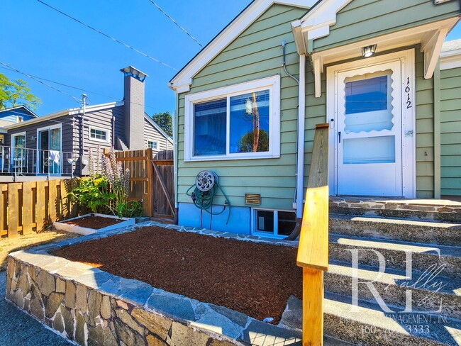 1612 Wheaton Wy in Bremerton, WA - Building Photo - Building Photo