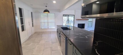 1723 Lakeway Blvd in Lakeway, TX - Building Photo - Building Photo