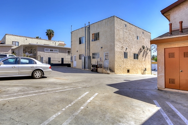 2703 Bellevue Ave in Los Angeles, CA - Foto de edificio - Building Photo