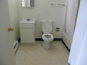 88 3/4 Palm St, Unit 88.75 Palm St. Apt H in Nashua, NH - Building Photo - Building Photo