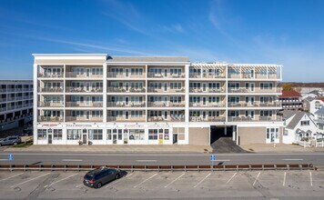 339-345 Ocean Blvd in Hampton, NH - Foto de edificio - Building Photo