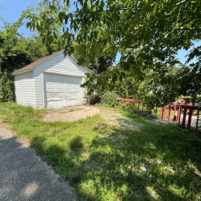 1810 Coleman Ave in Lansing, MI - Foto de edificio - Building Photo