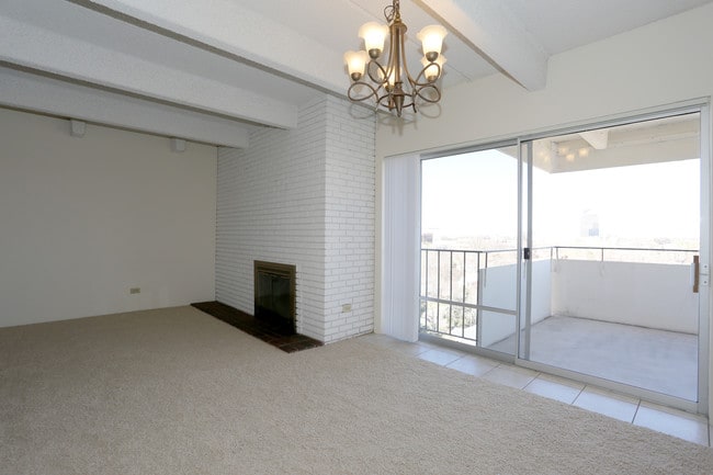 Korsakov Apartments in Denver, CO - Building Photo - Interior Photo