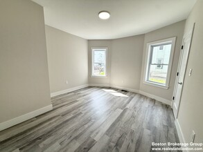 12 Cawfield St, Unit 1 in Boston, MA - Building Photo - Building Photo