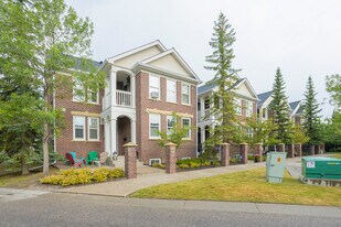 17 St Julien Dr SW in Calgary, AB - Building Photo