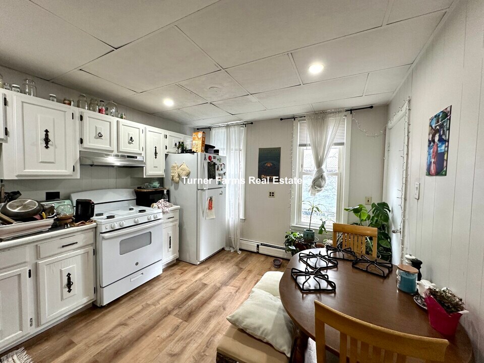 31 Falcon St, Unit 1 in Boston, MA - Building Photo
