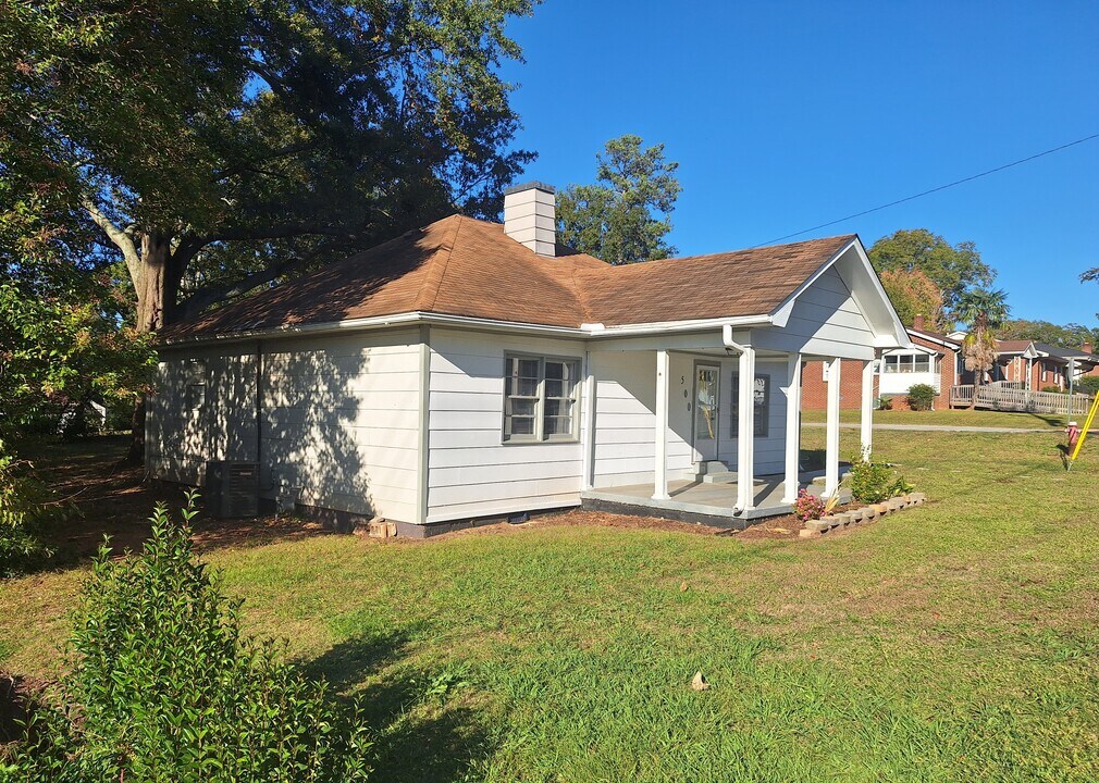 500 Whitehall Rd in Anderson, SC - Foto de edificio