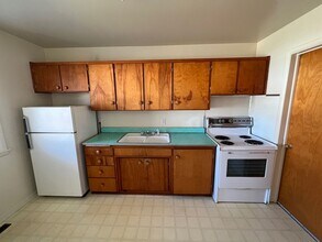 1021 Brown St-Unit -1023 in Junction City, KS - Building Photo - Building Photo