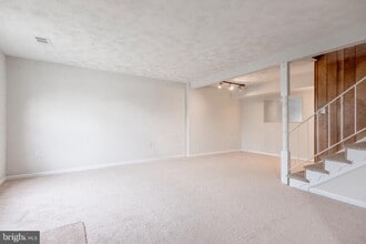 1875 Iverson St in Temple Hills, MD - Foto de edificio - Building Photo