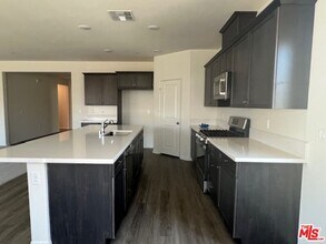 7318 Chetco River St in Bakersfield, CA - Building Photo - Building Photo