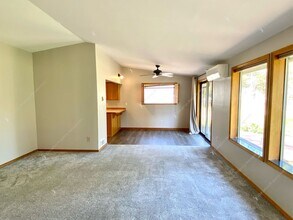 60636 River Bend Dr in Bend, OR - Building Photo - Building Photo