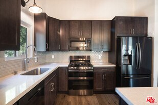 4810 Hollow Corner Rd in Culver City, CA - Building Photo