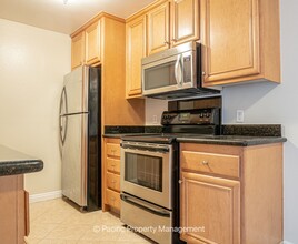 9959 Erma Rd in San Diego, CA - Building Photo - Building Photo
